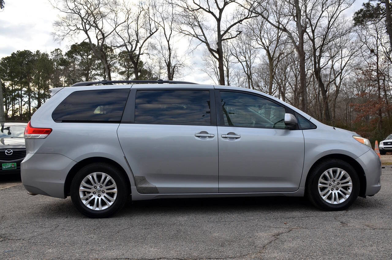 Used 2013 Toyota Sienna XLE image 5