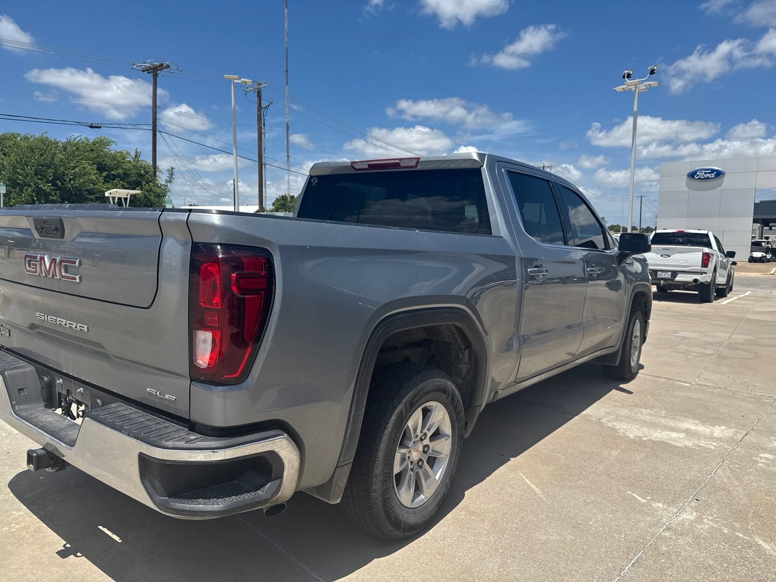 Used 2024 GMC Sierra 1500 SLE RWD image 3