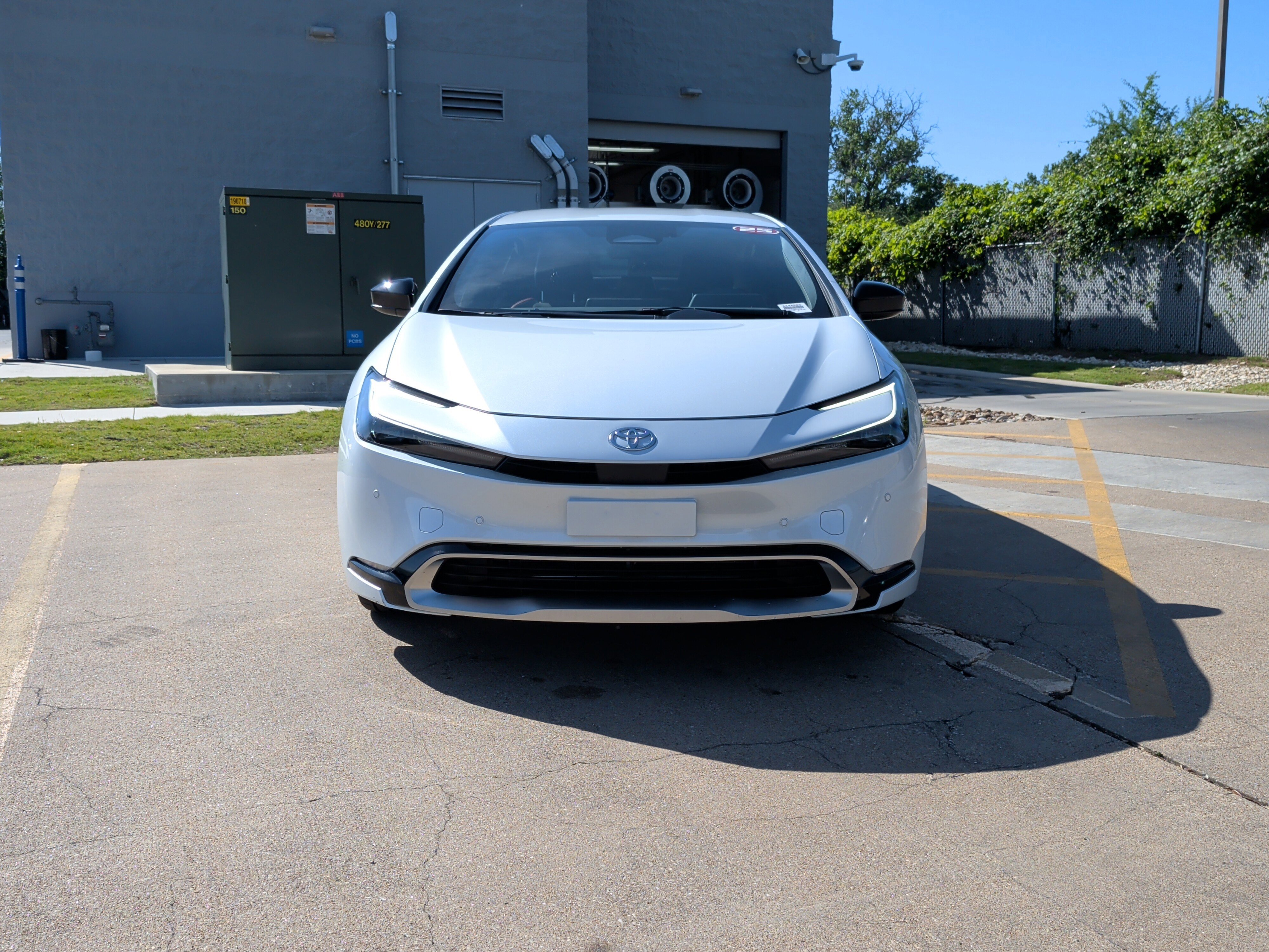 Used 2025 Toyota Prius Plug-In Hybrid FWD image 3