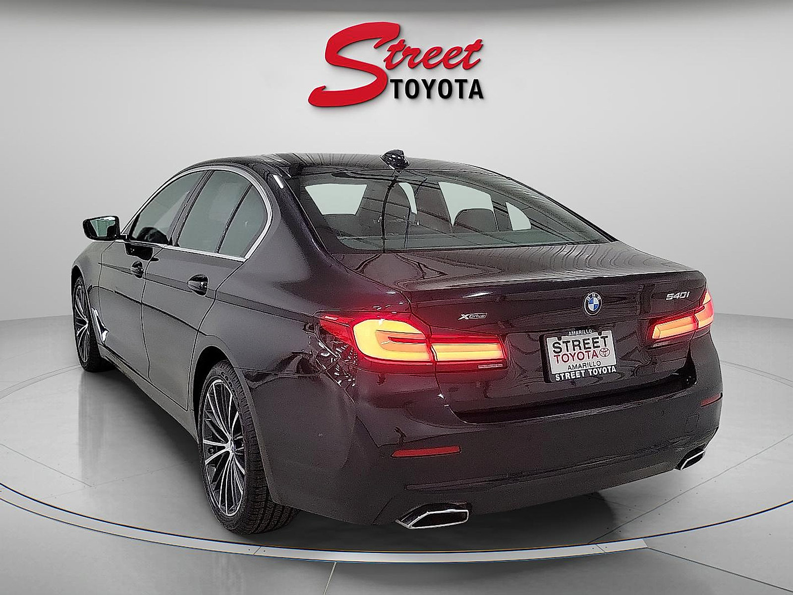 Used 2023 BMW 540i xDrive image 2