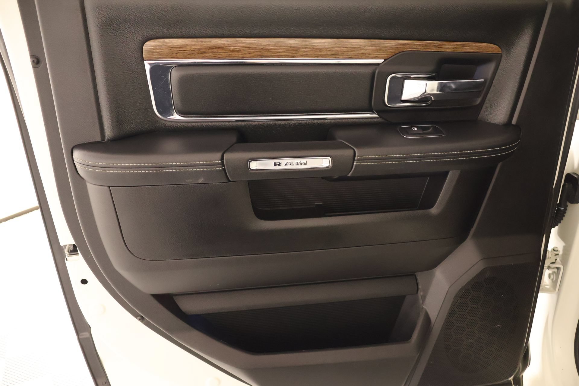 Used 2018 RAM 2500 Laramie AWD/4WD image 18