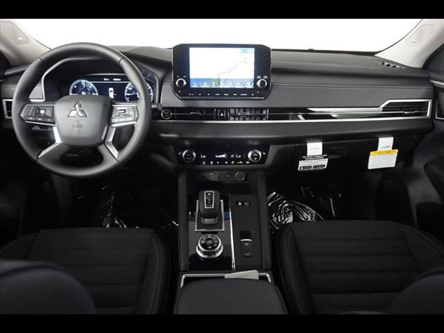Used 2025 Mitsubishi Outlander SE AWD/4WD image 12