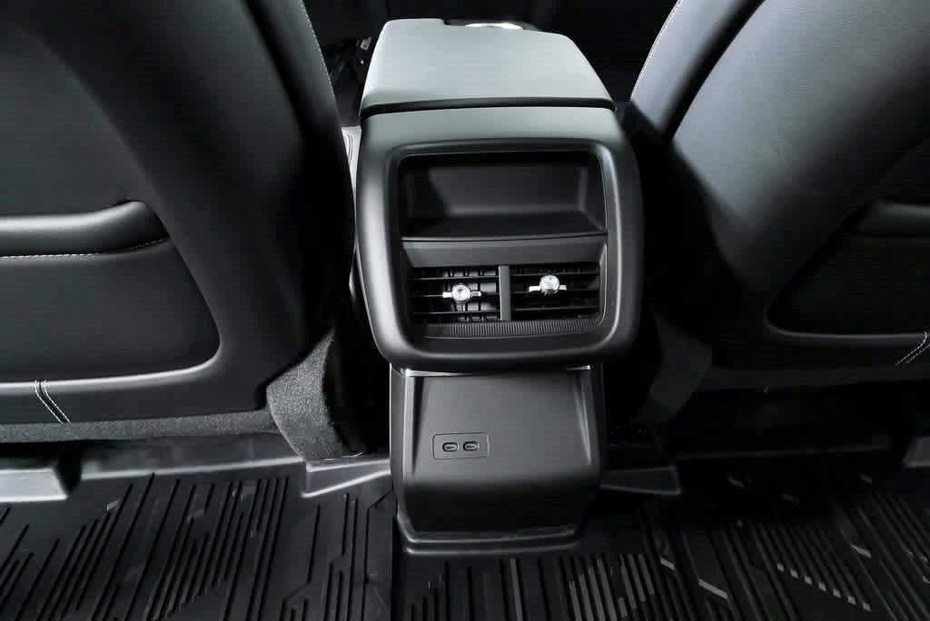 Certified 2025 Cadillac Lyriq Luxury w/ LPO, Floor Liner Package AWD/4WD image 18