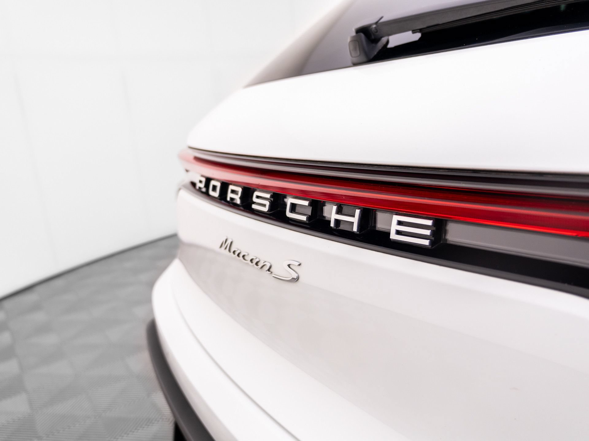 Used 2023 Porsche Macan S AWD/4WD image 34
