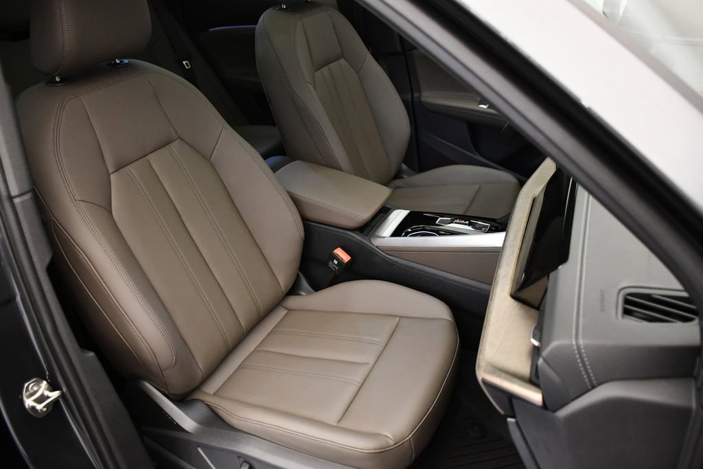 Used 2025 Audi Q5 Premium w/ Convenience Package image 47