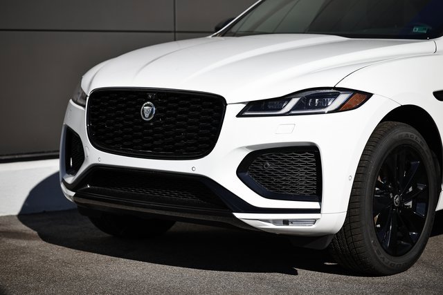 New 2026 Jaguar F-PACE R-Dynamic S image 2