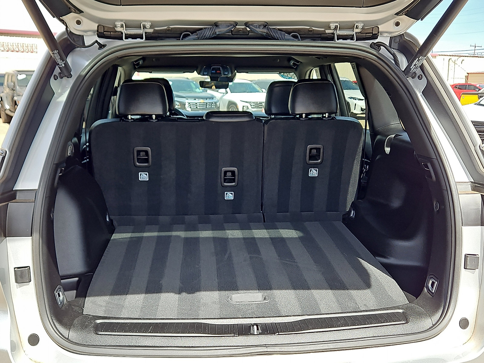 Used 2025 Jeep Grand Cherokee Altitude image 6