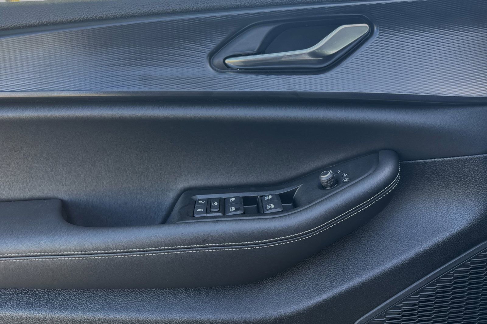 Used 2025 Jeep Grand Cherokee Laredo X image 10