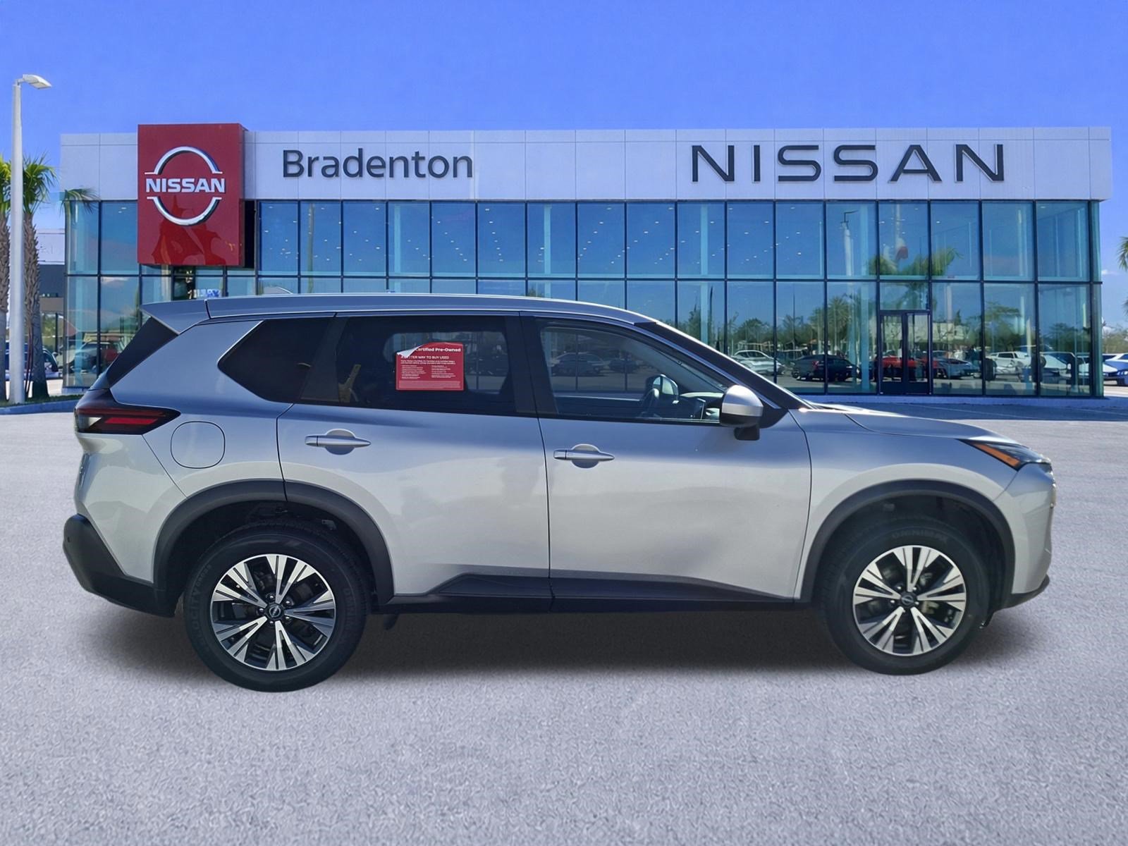 Used 2023 Nissan Rogue SV FWD image 4