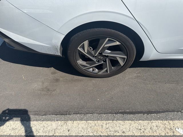 Certified 2025 Hyundai Elantra Limited image 5