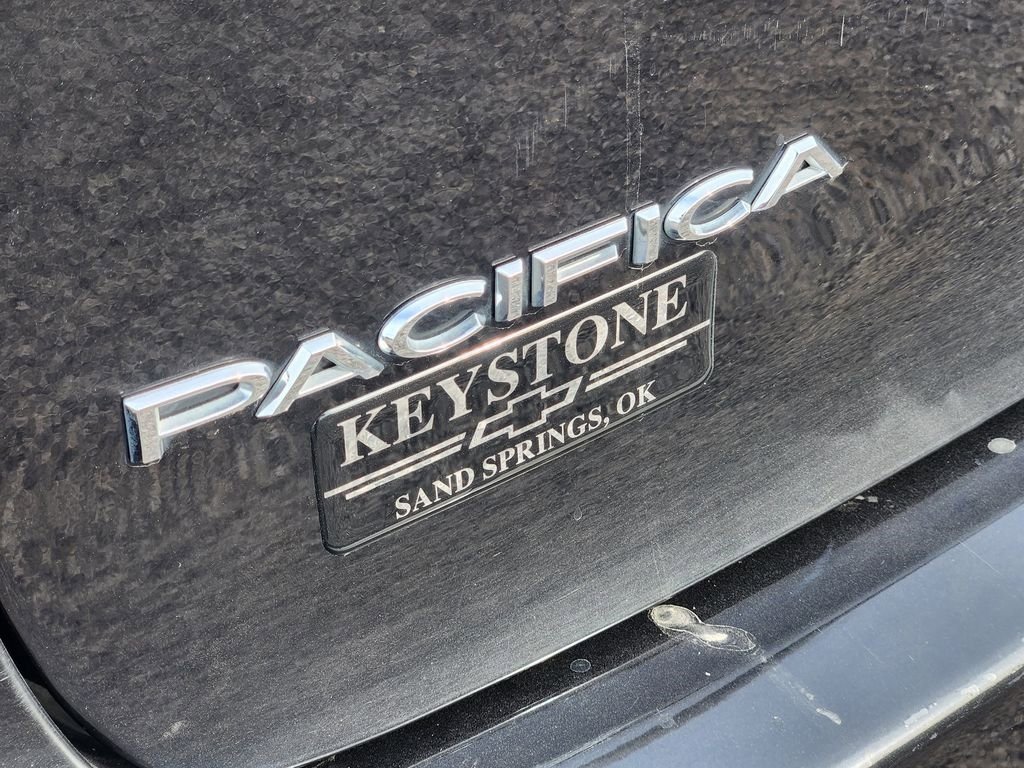 Used 2023 Chrysler Pacifica Limited image 12