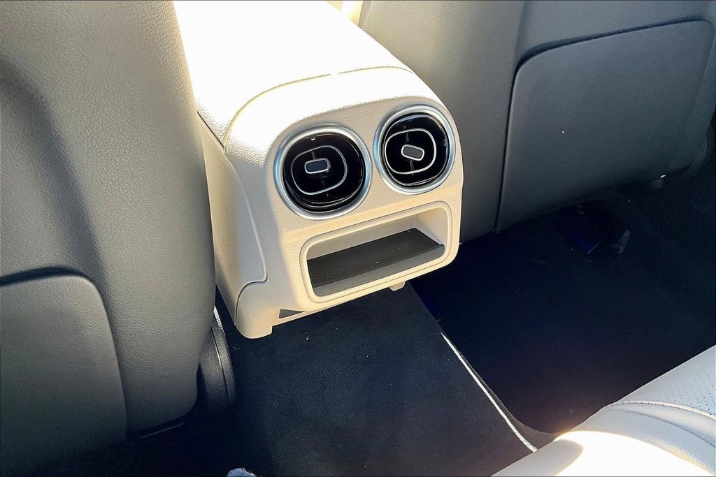 Certified 2022 Mercedes-Benz C 300 4MATIC Sedan image 25