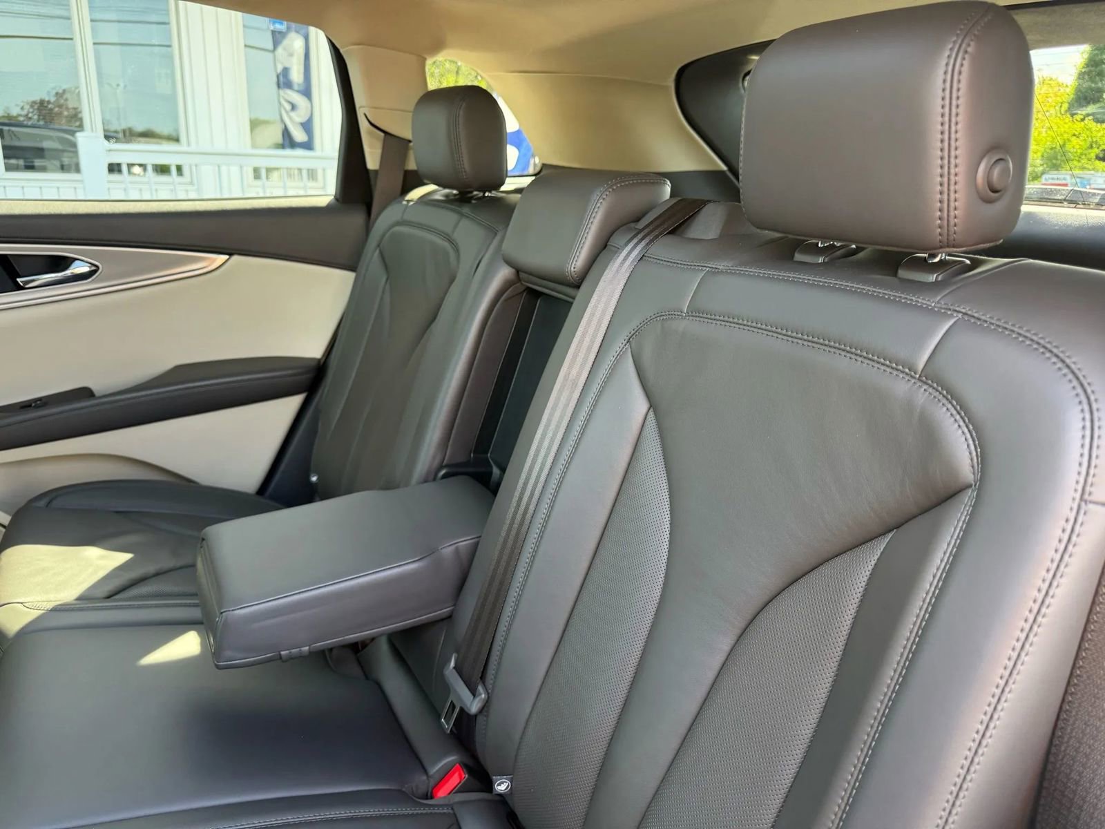 Used 2019 Lincoln Nautilus Select image 38