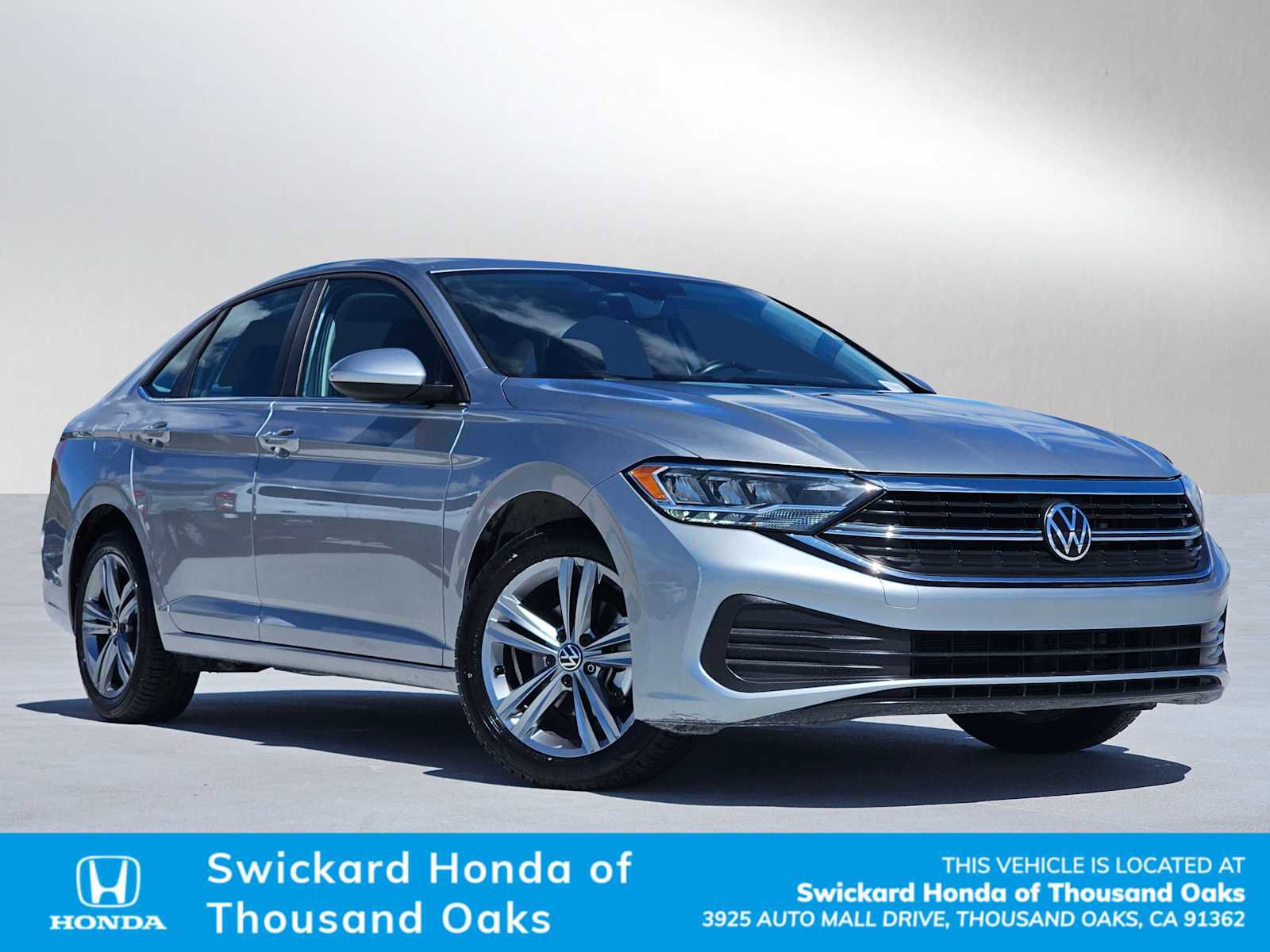 Used 2024 Volkswagen Jetta SE FWD image 1