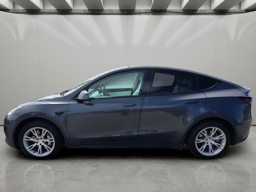 Used 2020 Tesla Model Y Long Range image 18