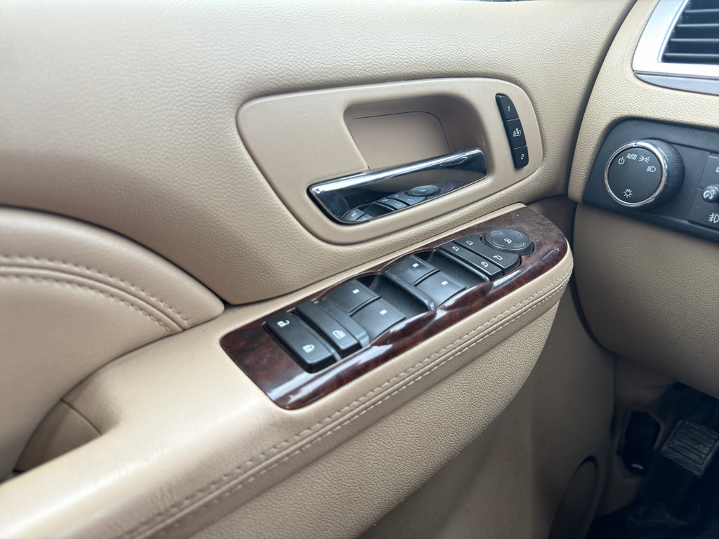 Used 2011 Cadillac Escalade ESV Premium AWD/4WD image 18