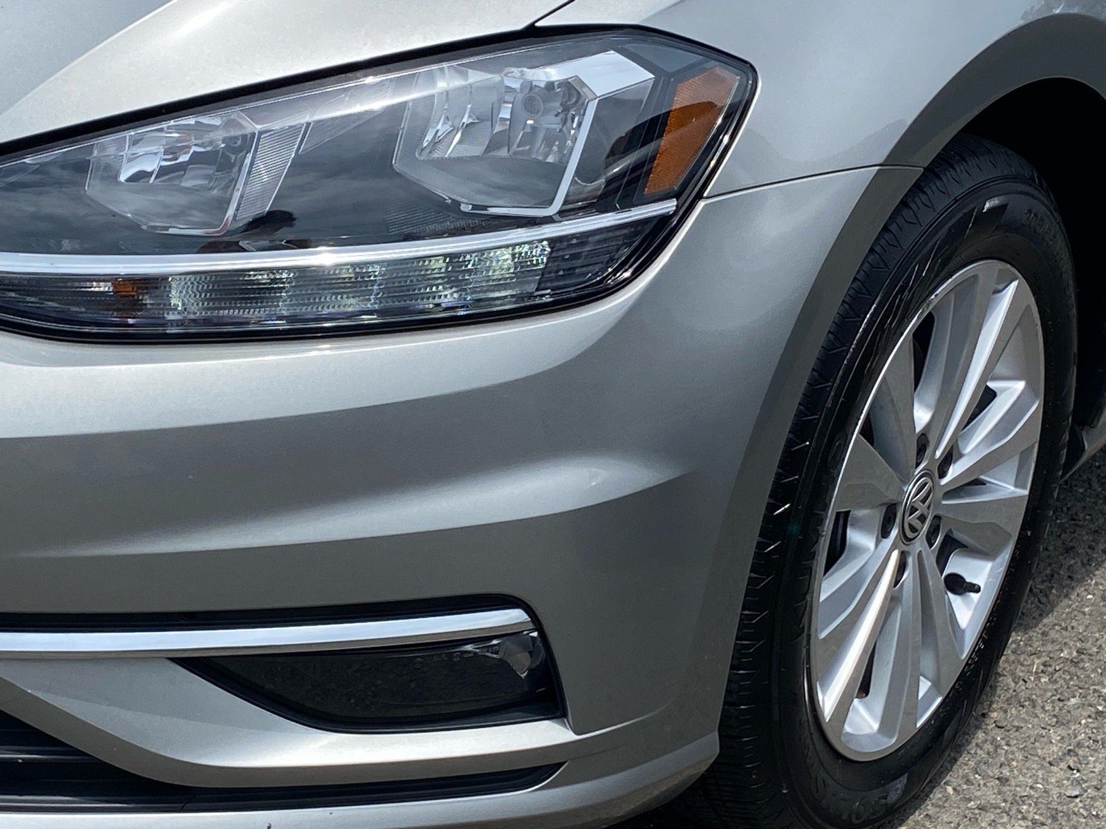 Used 2018 Volkswagen Golf SE FWD image 3