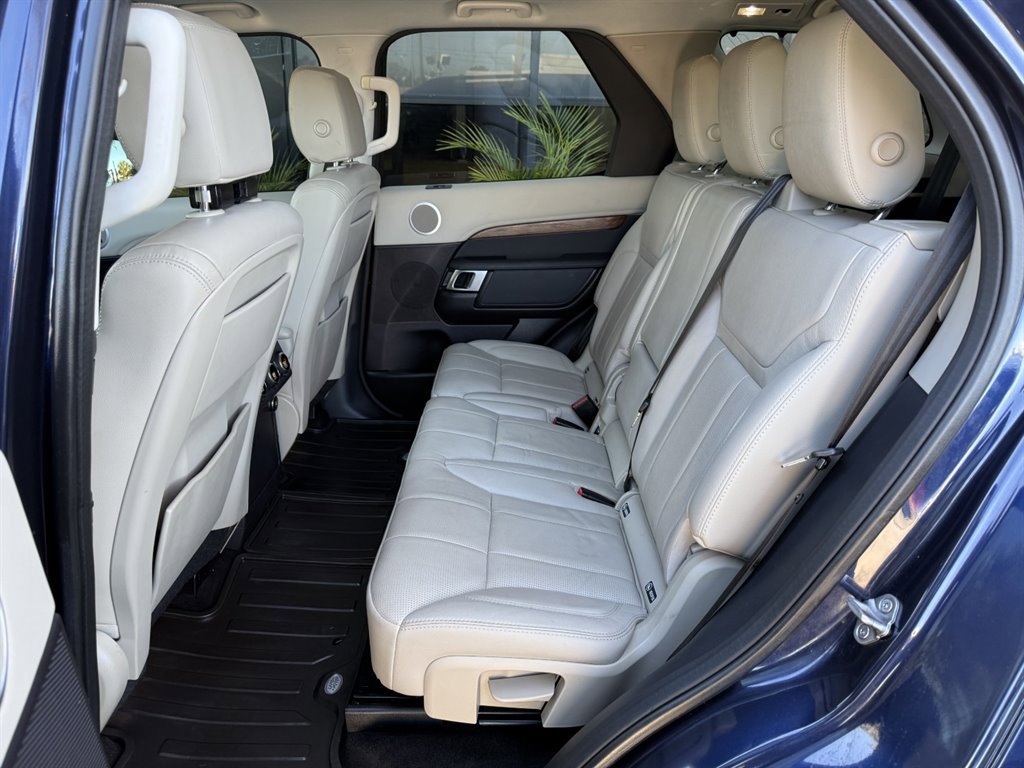 Used 2018 Land Rover Discovery HSE image 15