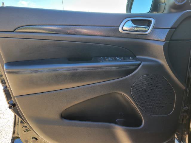 Used 2018 Jeep Grand Cherokee Laredo w/ Security & Convenience Group AWD/4WD image 17