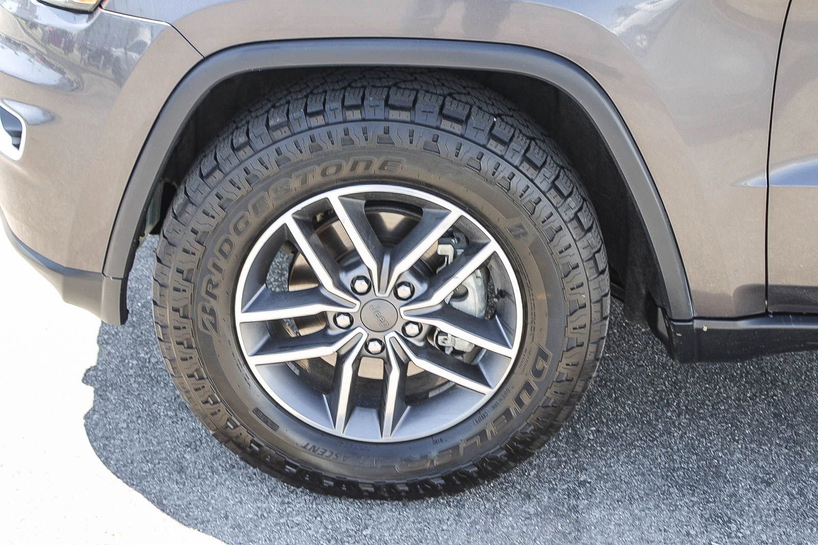 Used 2020 Jeep Grand Cherokee Laredo w/ 18" Wheel & 8.4" Radio Group image 5