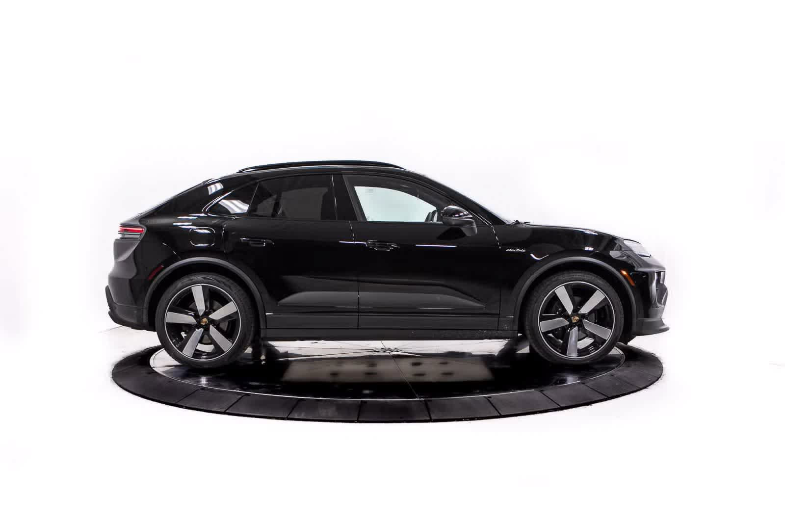 Certified 2025 Porsche Macan 4 Electric AWD/4WD image 8