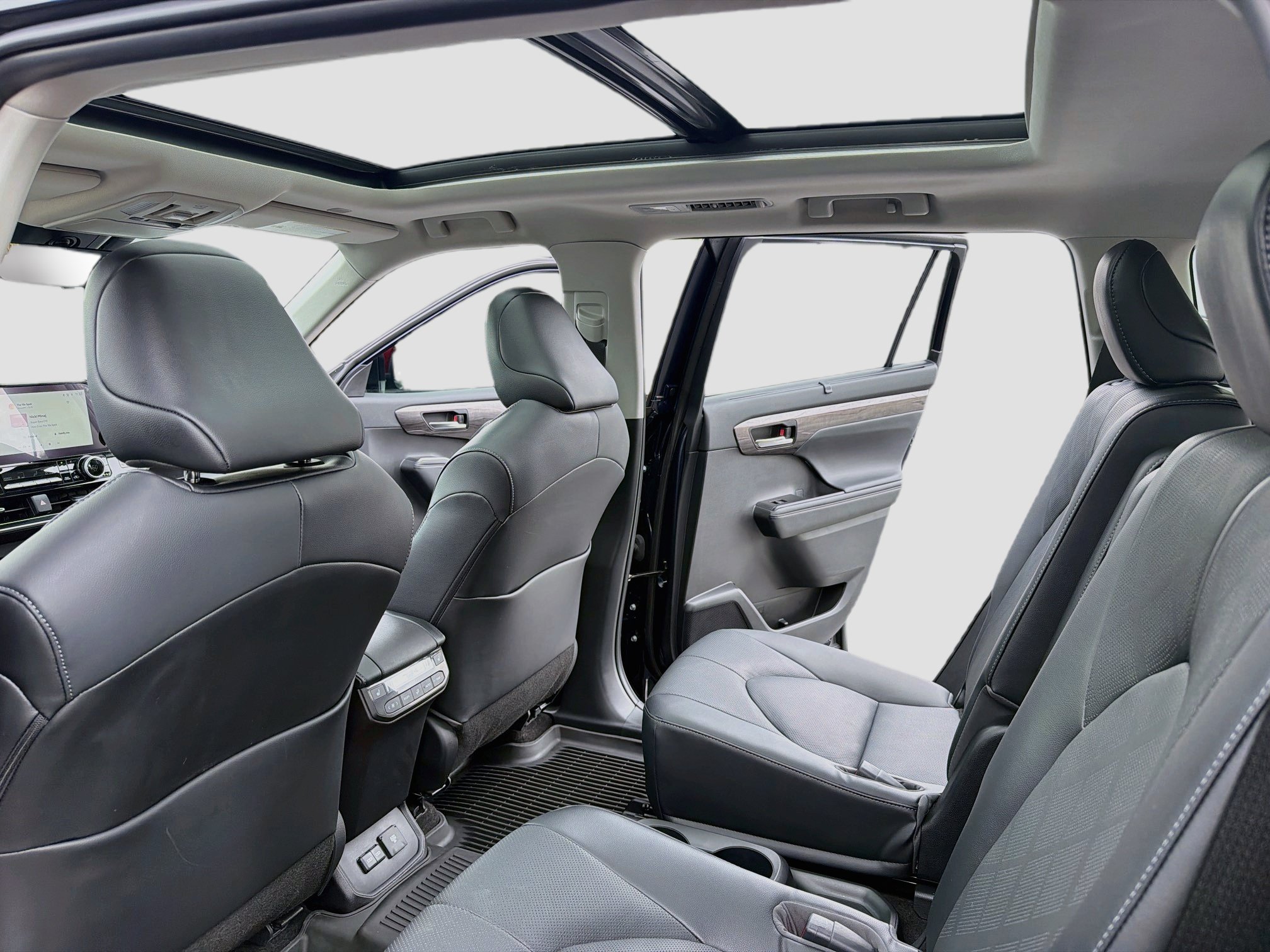 Used 2023 Toyota Highlander Platinum AWD/4WD image 6