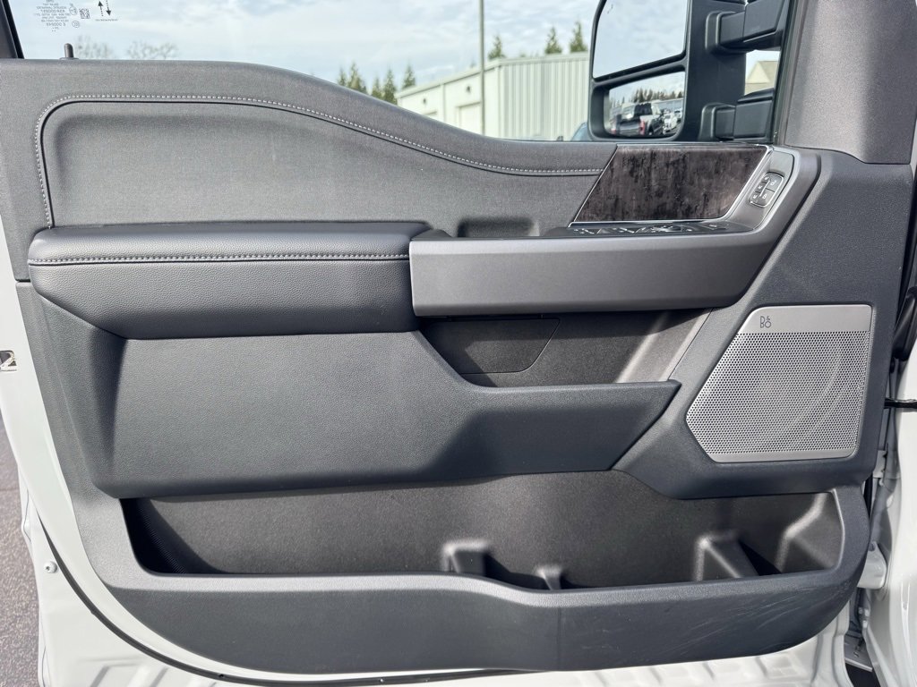 Used 2025 Ford F450 Lariat image 28