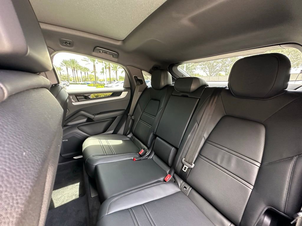 Used 2025 Porsche Cayenne S image 33