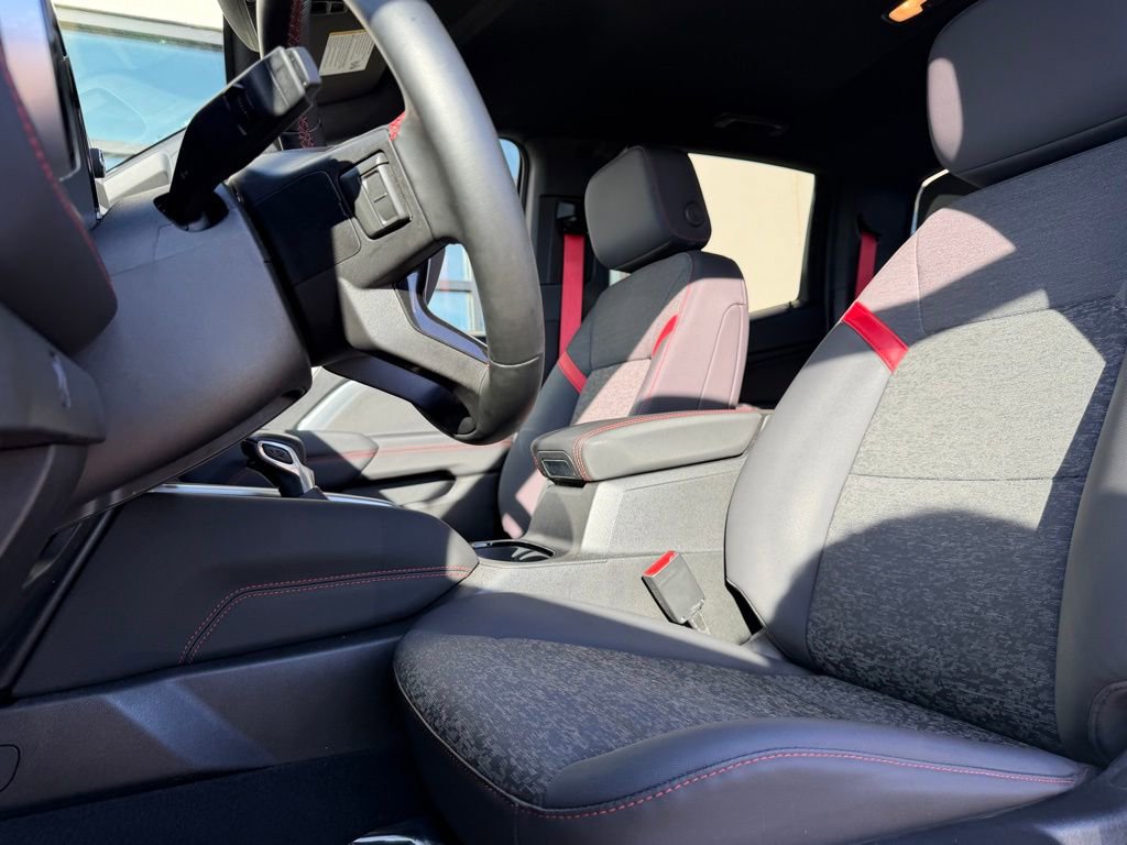 Used 2024 Chevrolet Colorado Z71 w/ Z71 Convenience Package 2 image 9