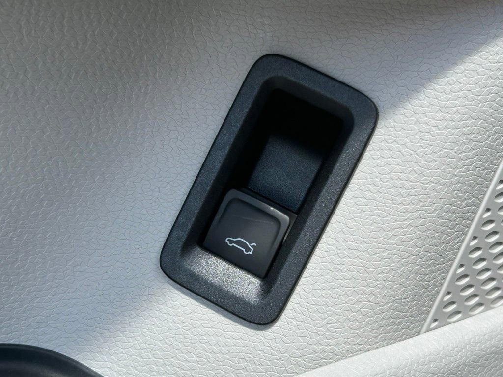 Used 2025 Volkswagen ID. Buzz 1st Edition image 72