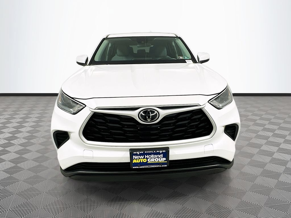 Used 2023 Toyota Highlander L AWD/4WD image 3