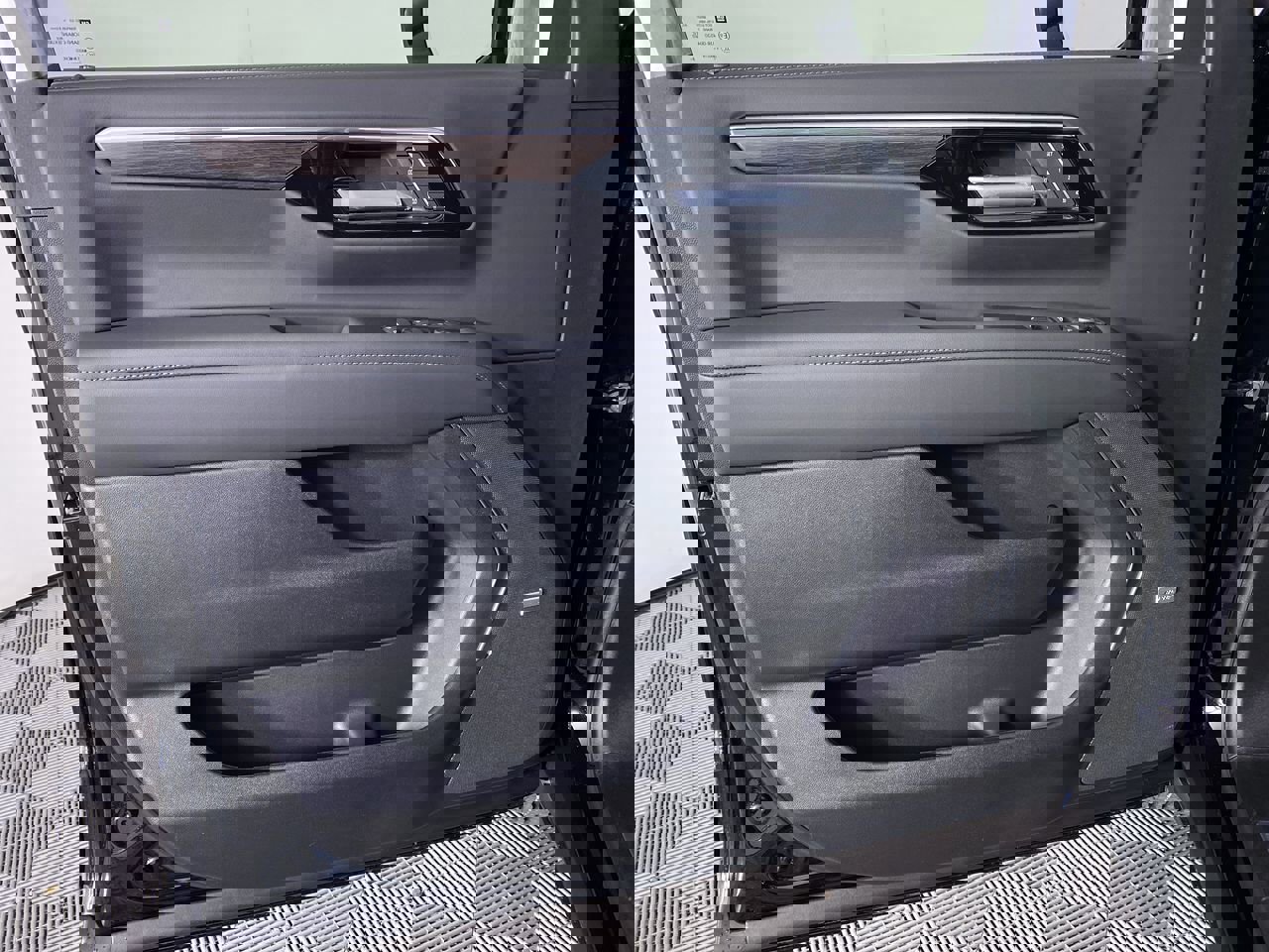 New 2026 Chevrolet Suburban Z71 image 13