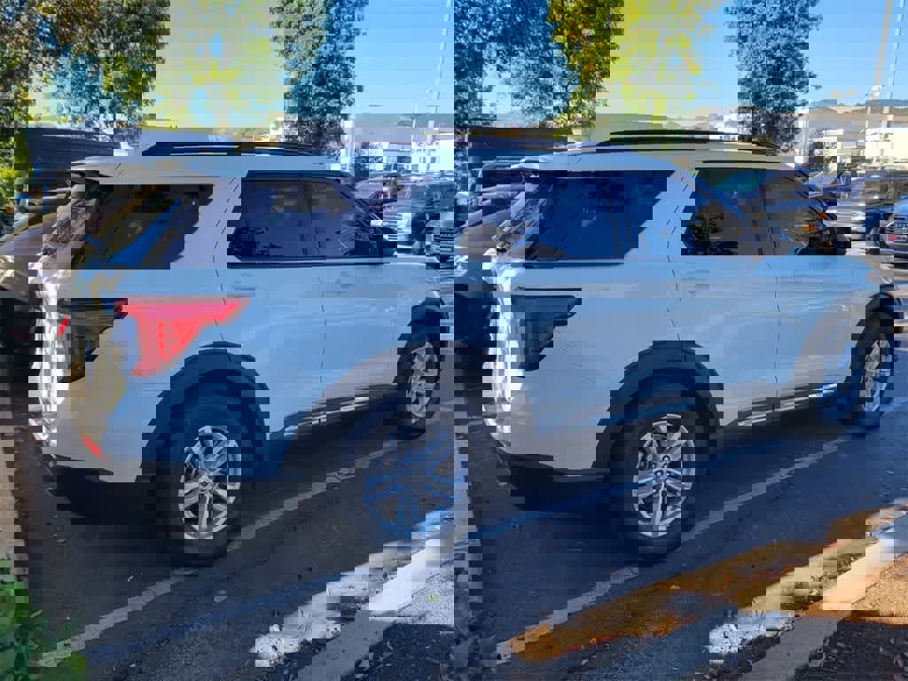 Used 2022 Ford Explorer XLT w/ Equipment Group 202A image 7