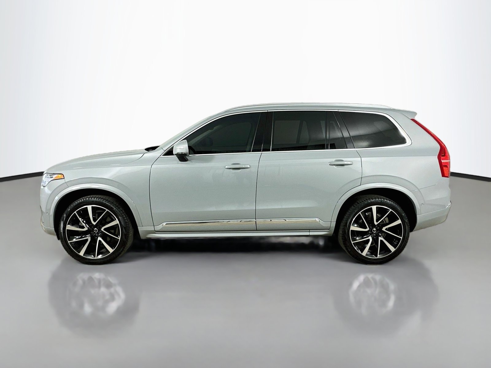 Certified 2024 Volvo XC90 B6 Plus AWD/4WD image 8