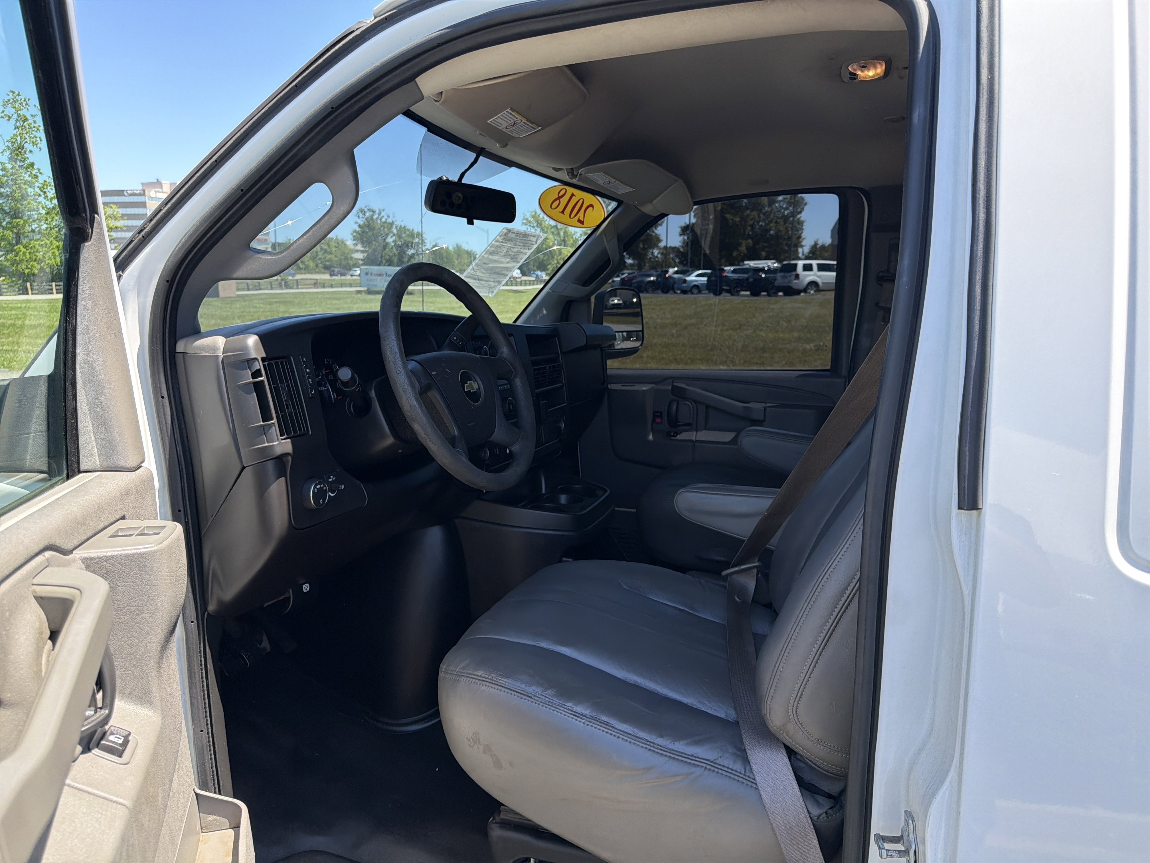 Used 2018 Chevrolet Express 2500 Extended RWD image 12