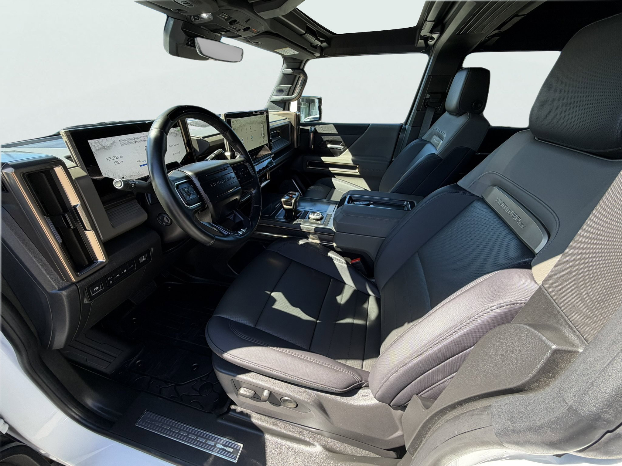 Used 2025 GMC Hummer EV 2X w/ LPO, Dark Essentials Package AWD/4WD image 16