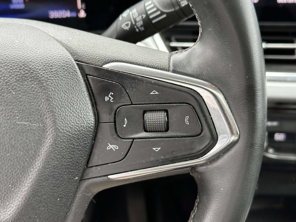 Used 2024 Chevrolet Trax LT w/ Sunroof Package FWD image 20