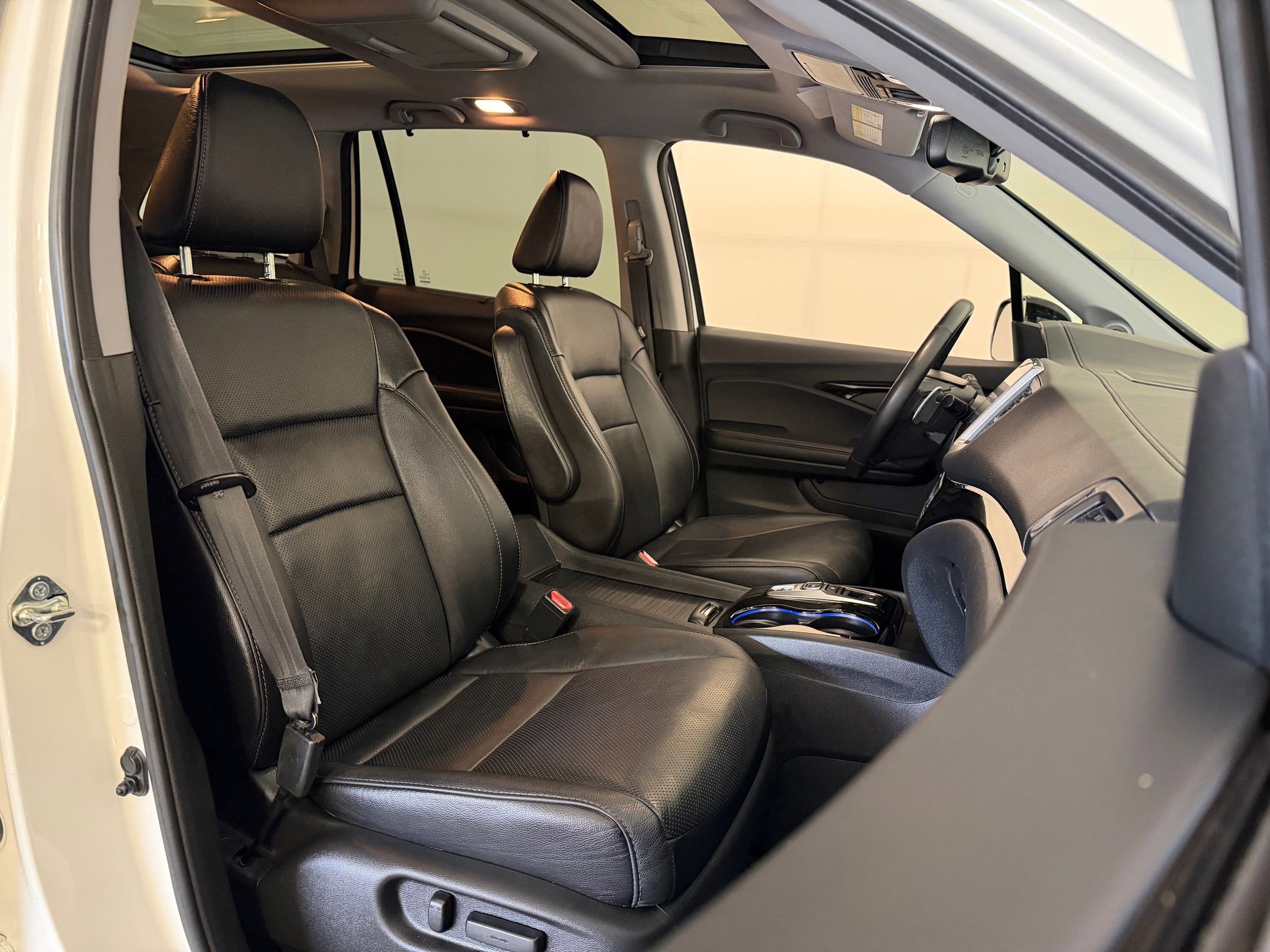 Used 2017 Honda Pilot Elite image 37