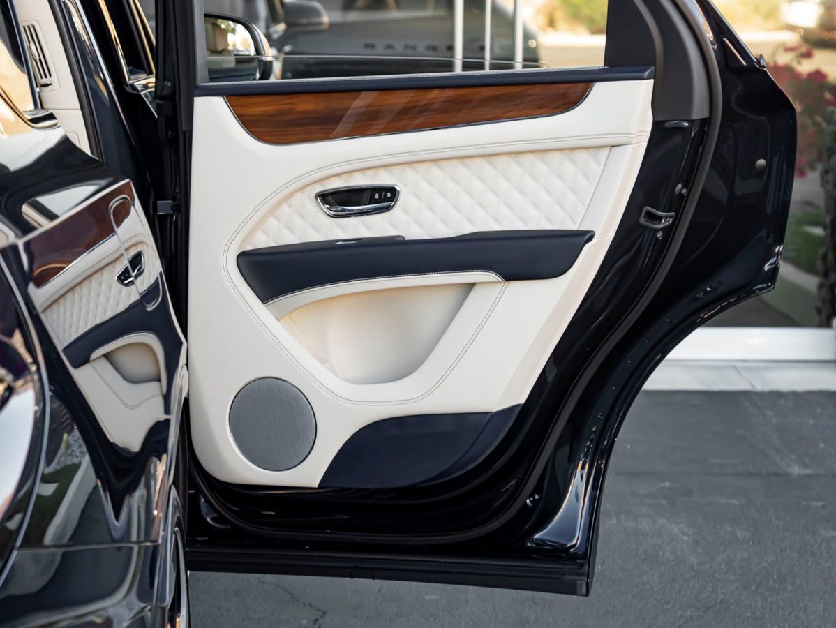 Used 2023 Bentley Bentayga AWD/4WD image 26