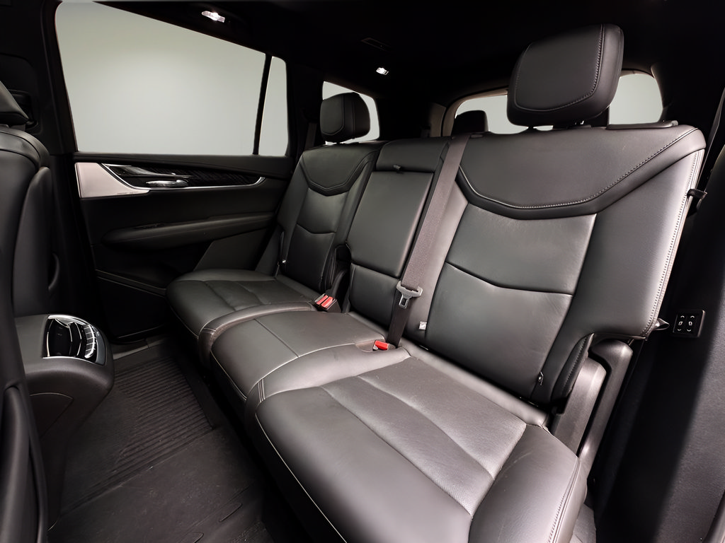 Used 2022 Cadillac XT6 Premium Luxury w/ Technology Package FWD image 18