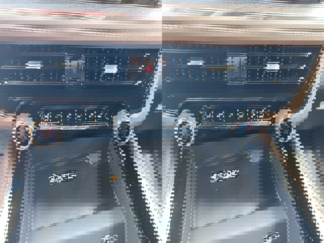 New 2025 Chevrolet Suburban High Country image 29