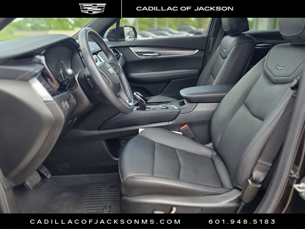 Certified 2025 Cadillac XT6 Luxury FWD image 18