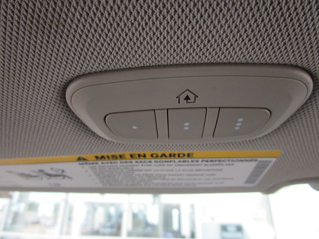 Used 2023 Chrysler Pacifica Limited FWD image 45