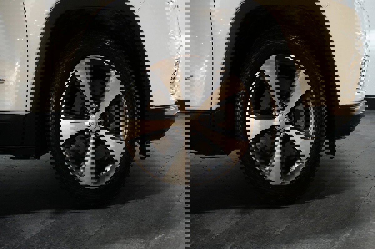 Used 2020 Jeep Cherokee Limited image 5