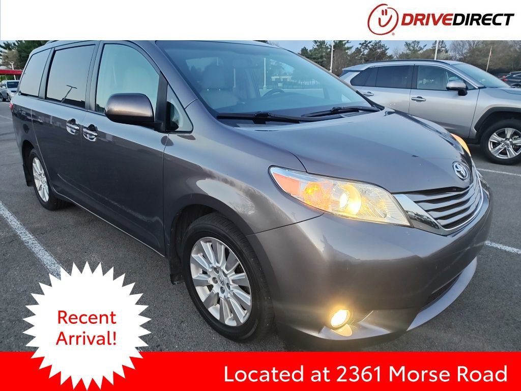 Used 2015 Toyota Sienna XLE w/ XLE Navigation Package image 1