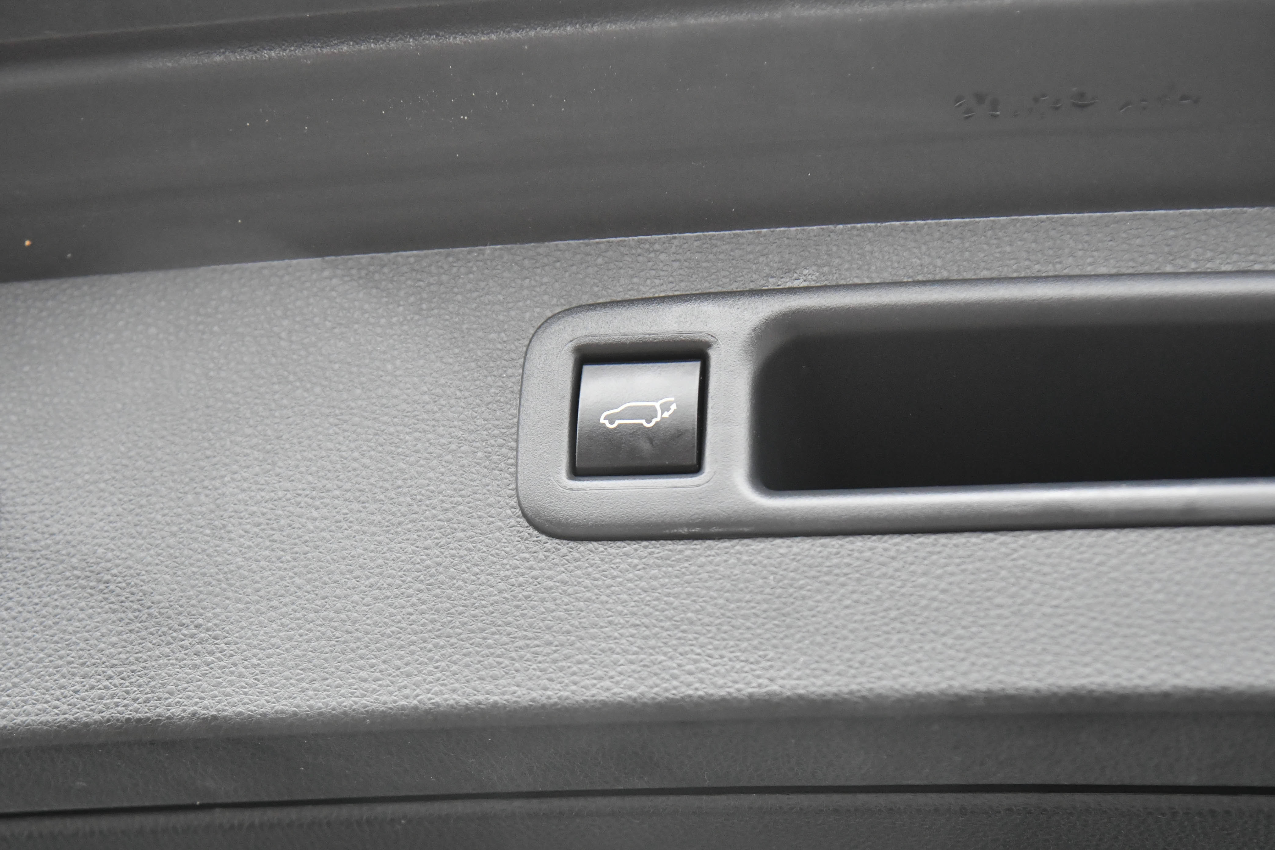 Used 2022 Toyota Highlander LE AWD/4WD image 40