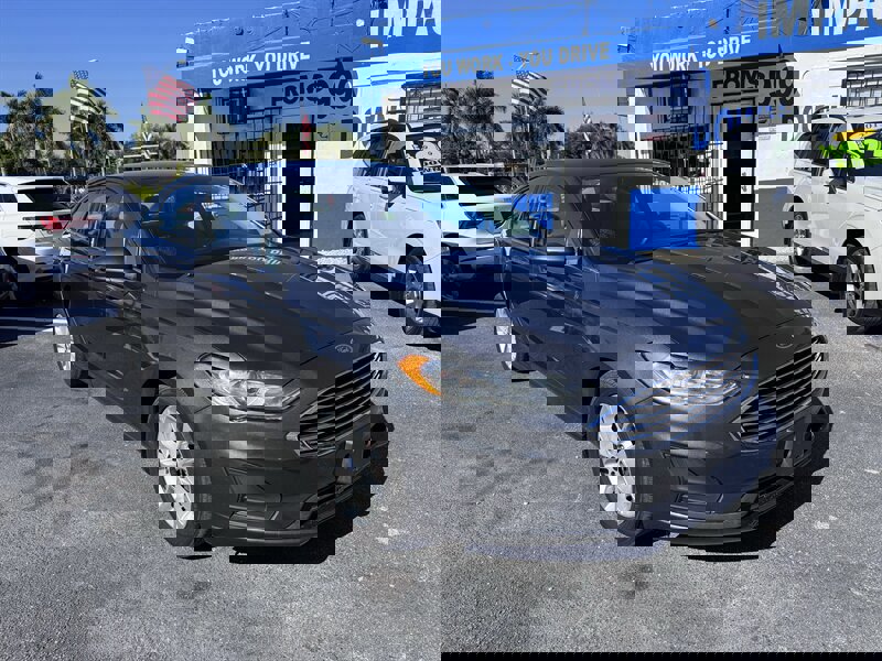 Used 2019 Ford Fusion SE image 3