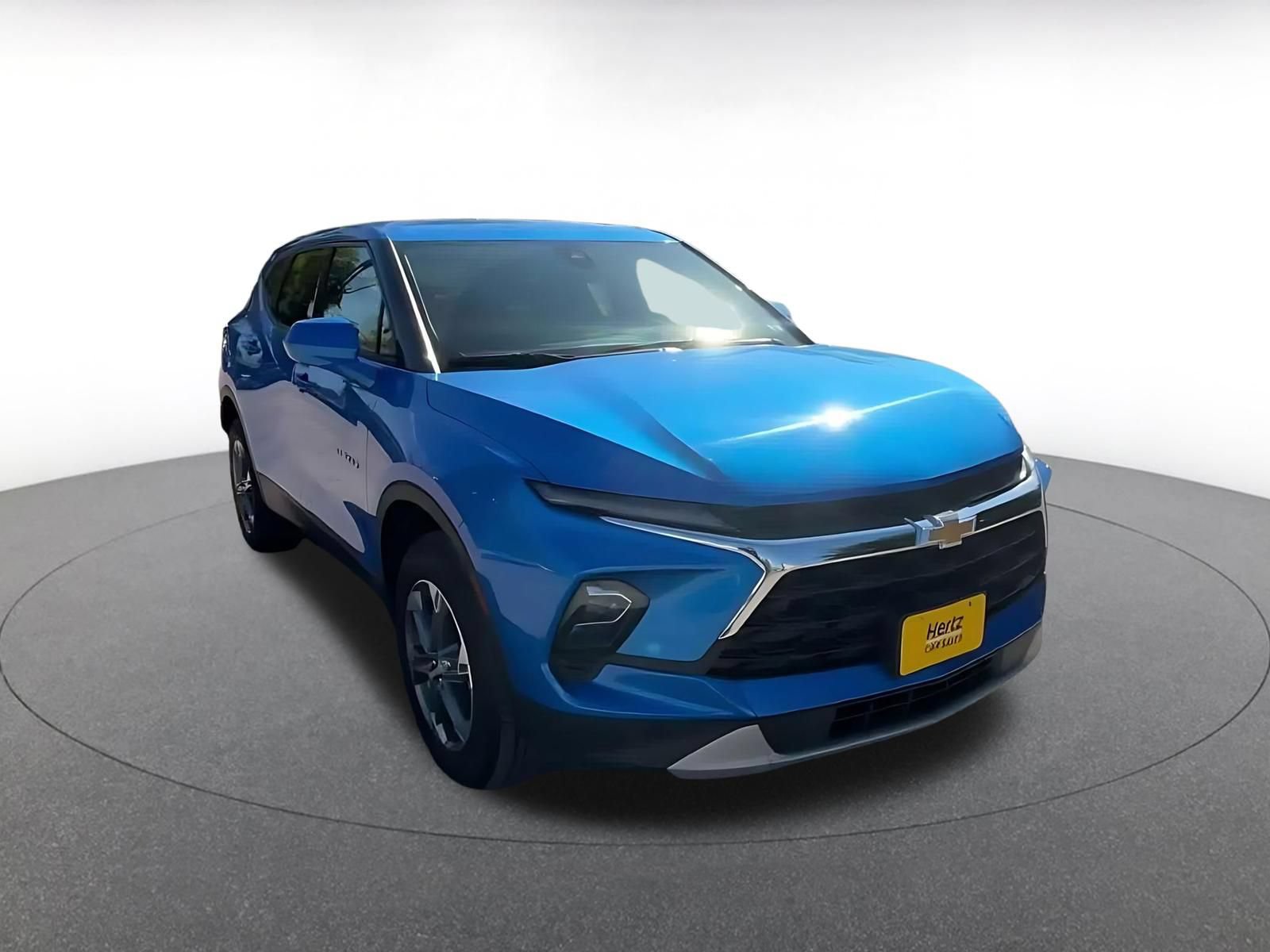Used 2025 Chevrolet Blazer LT FWD image 3