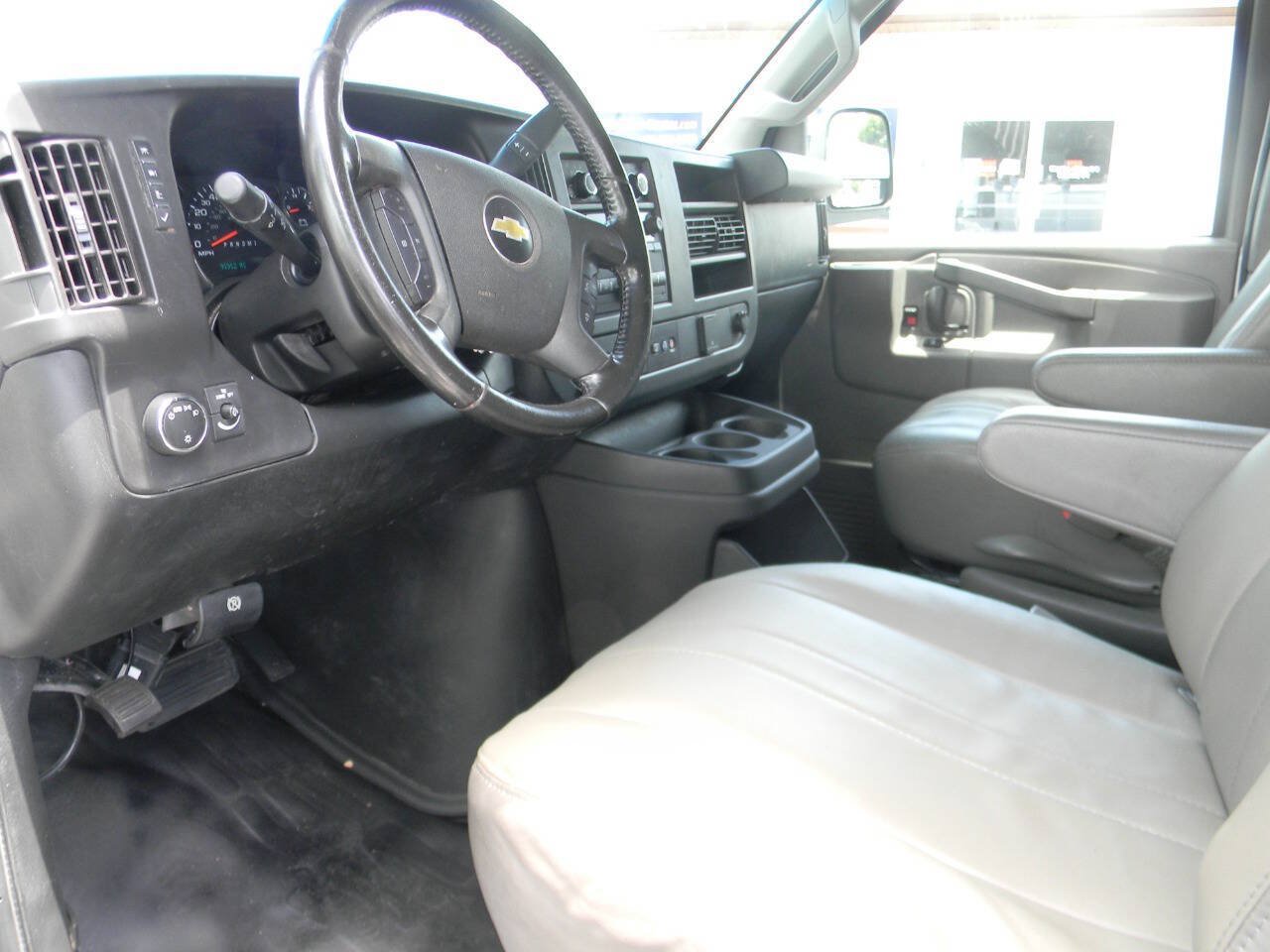 Used 2021 Chevrolet Express 2500 w/ Driver Convenience Package RWD image 4