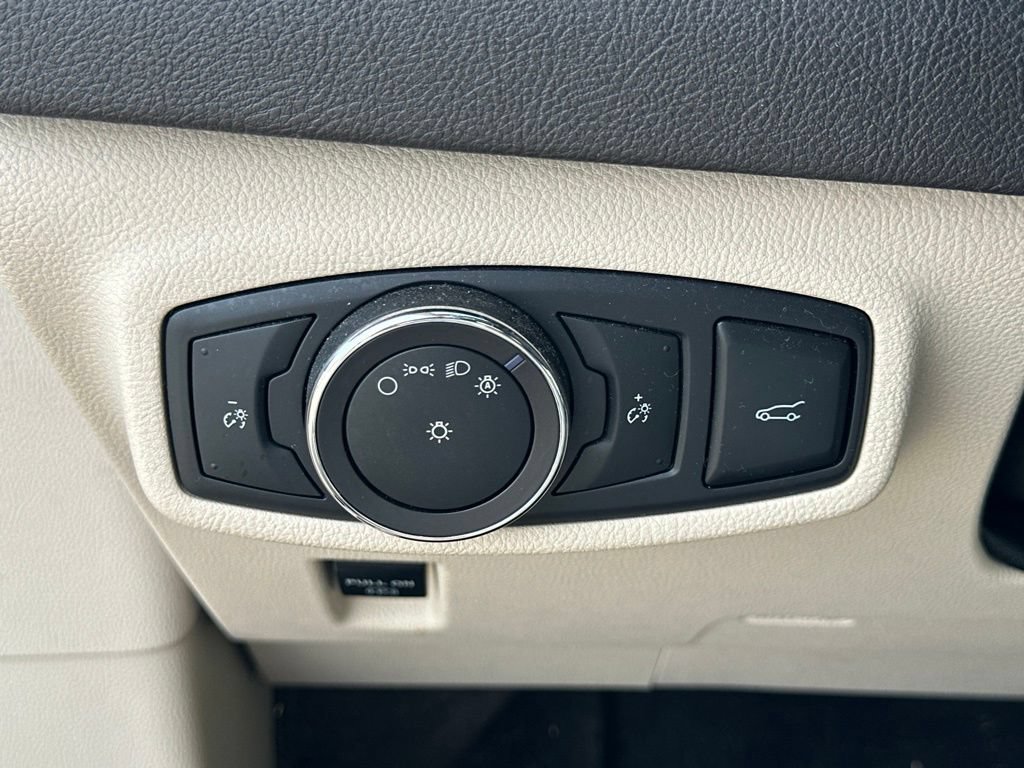 Used 2017 Lincoln MKC Select w/ Select Plus Package AWD/4WD image 19